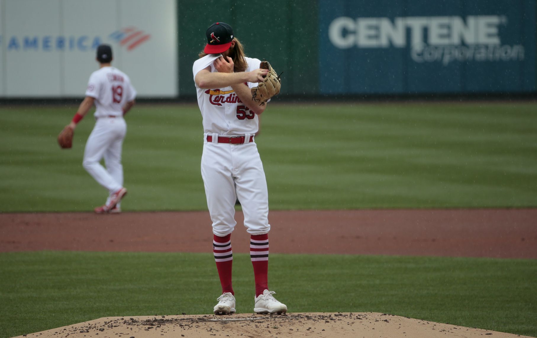 Reds sweep Cardinals 8-7